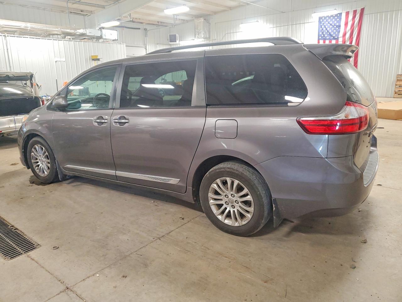 Toyota Sienna Xle 8-passenger