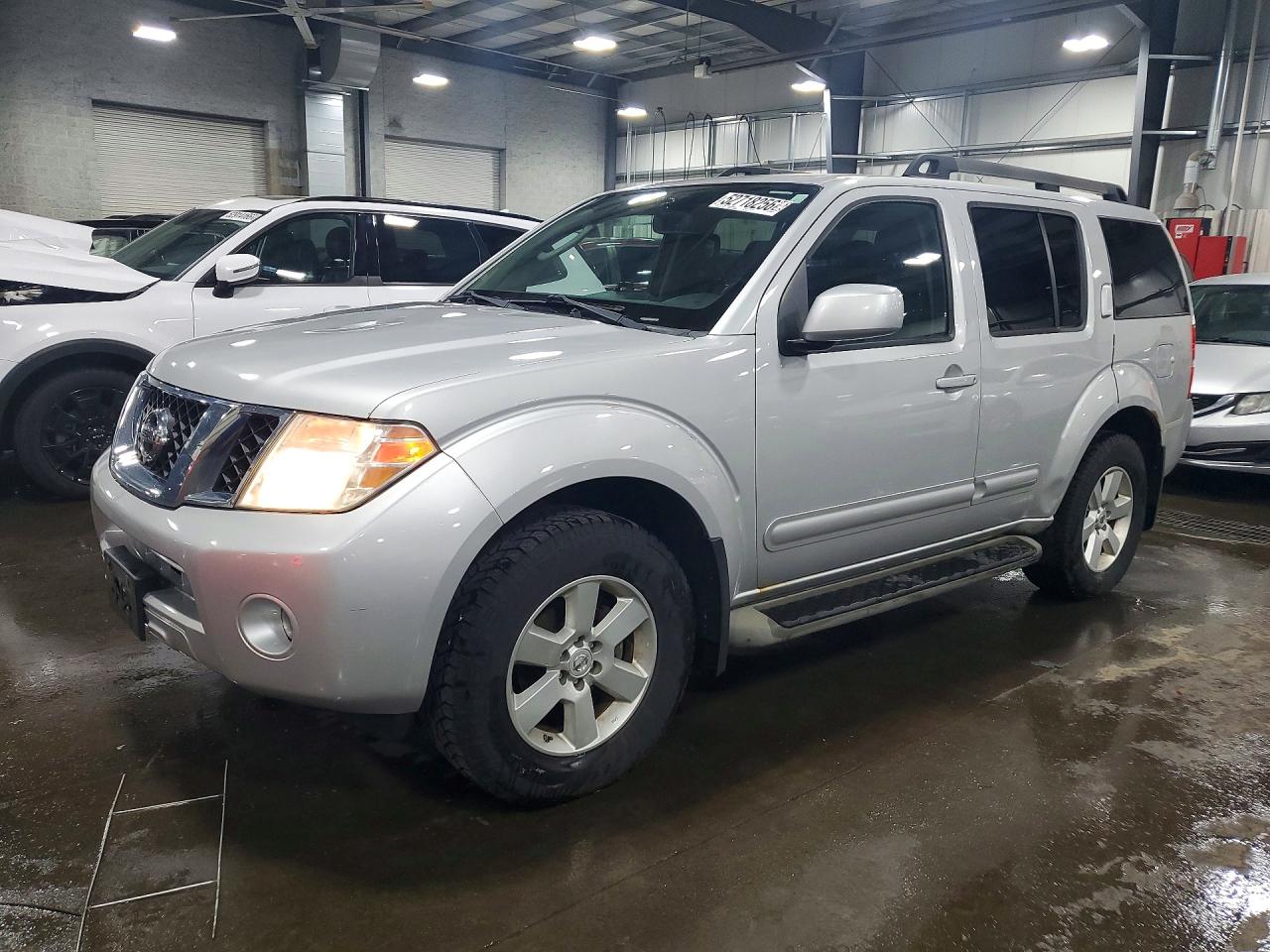 Salvage Nissan Pathfinder Image