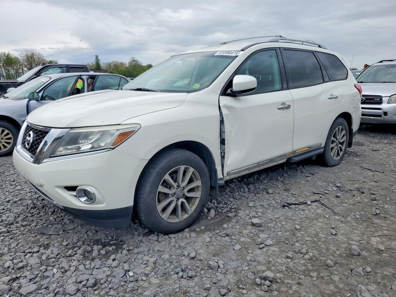 Salvage Nissan Pathfinder Image