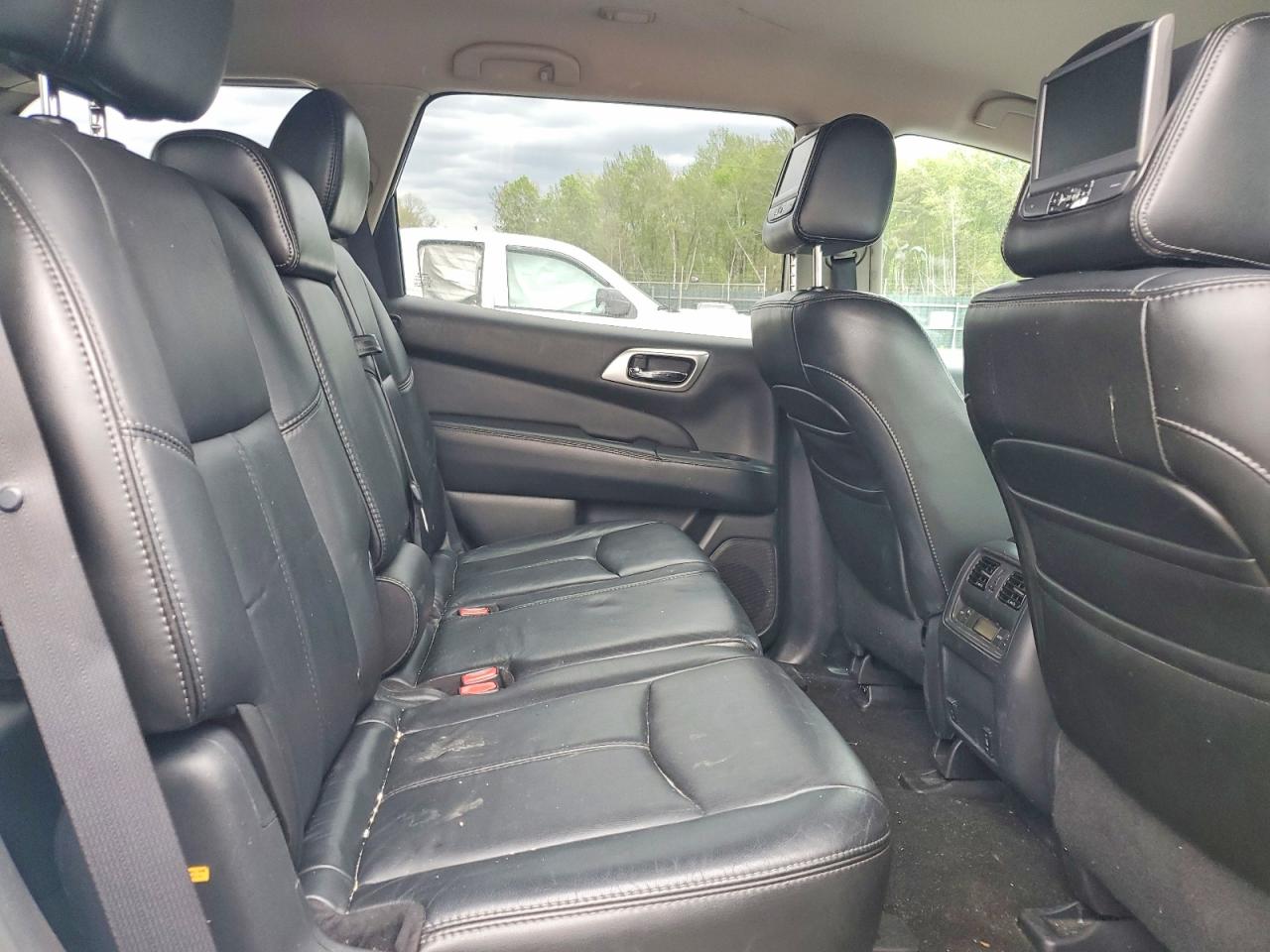 Nissan Pathfinder S