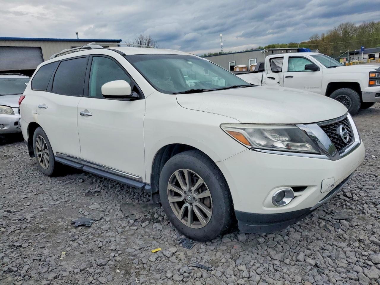 Nissan Pathfinder S