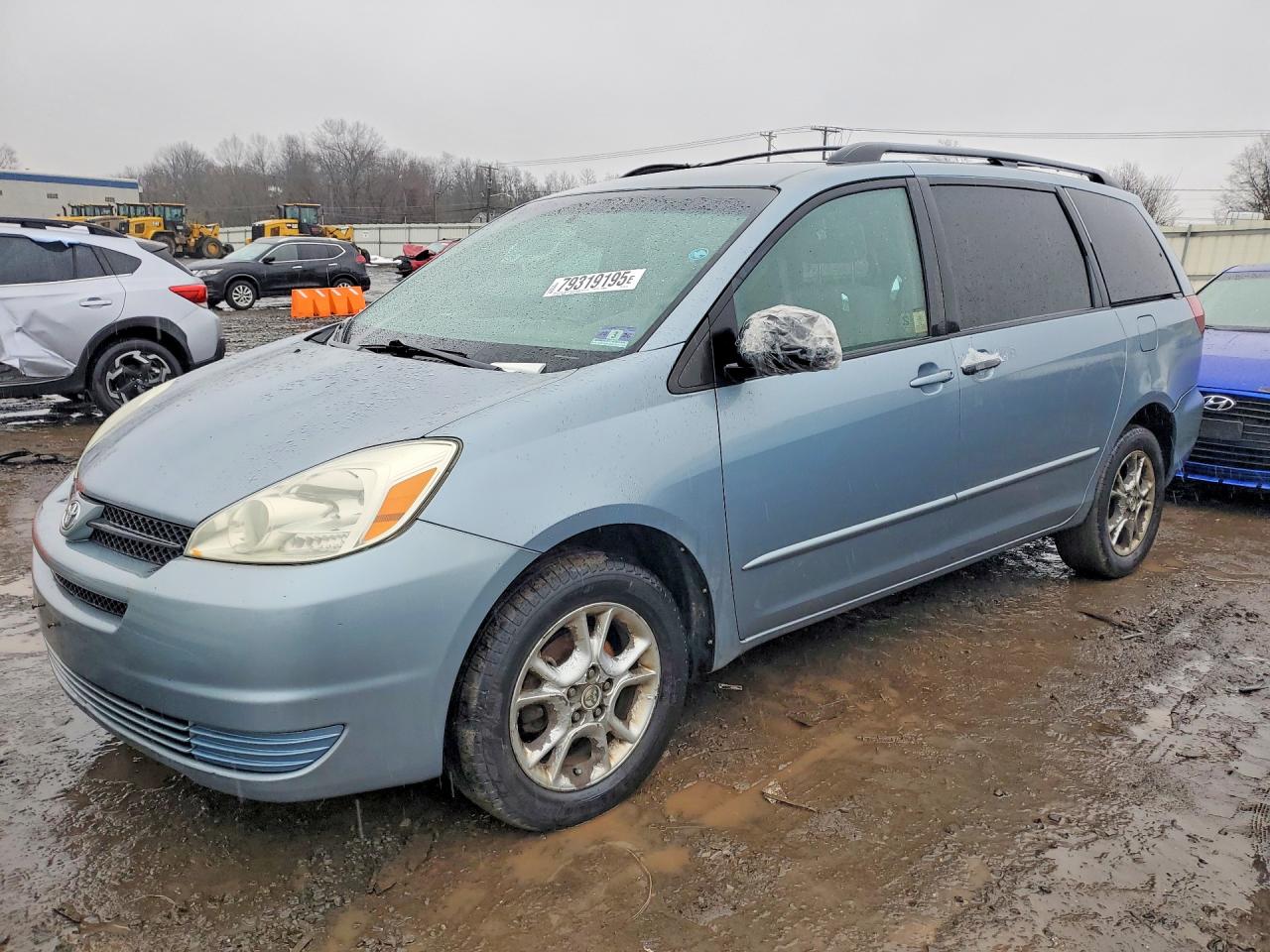 Salvage Toyota Sienna Image