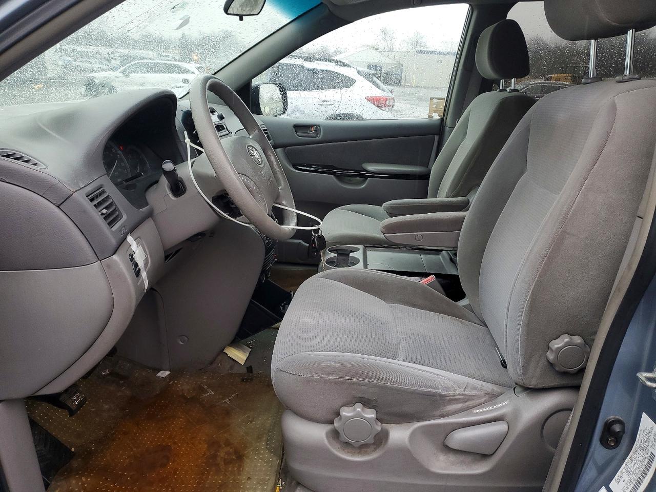 Toyota Sienna Le 7 Passenger