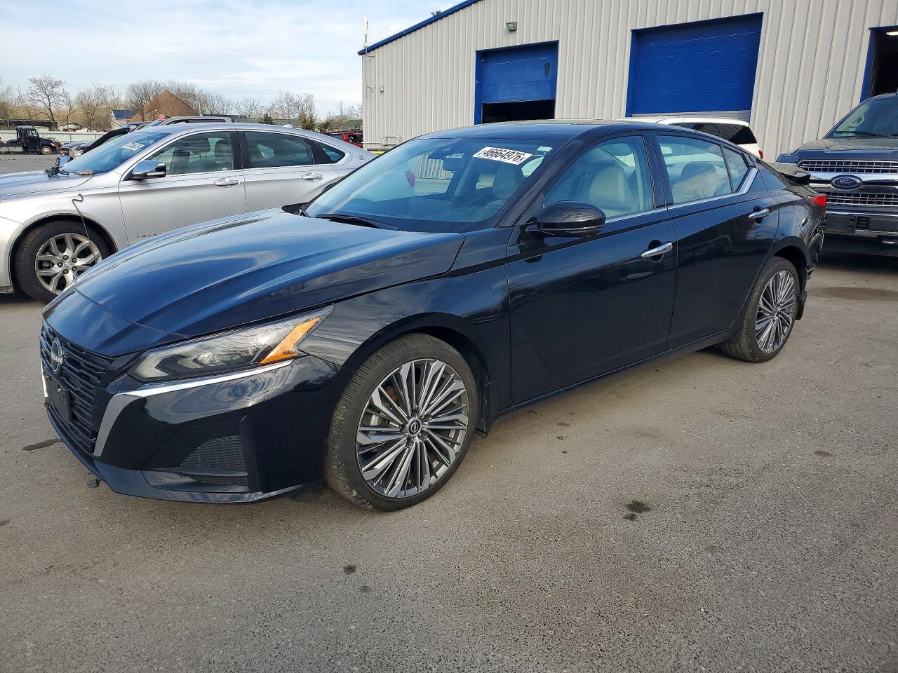 Salvage Nissan Altima Image