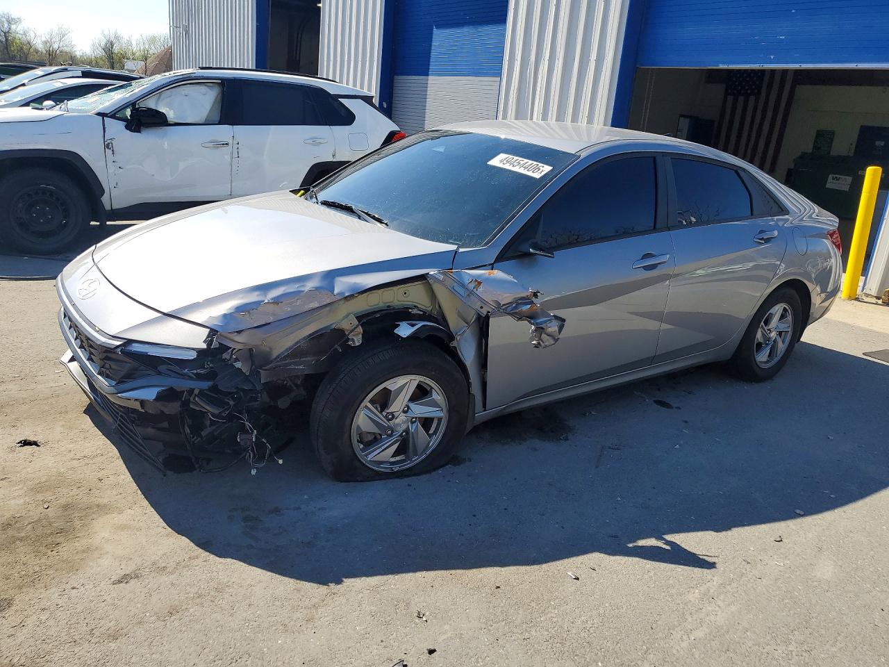 Salvage Hyundai ELANTRA Image
