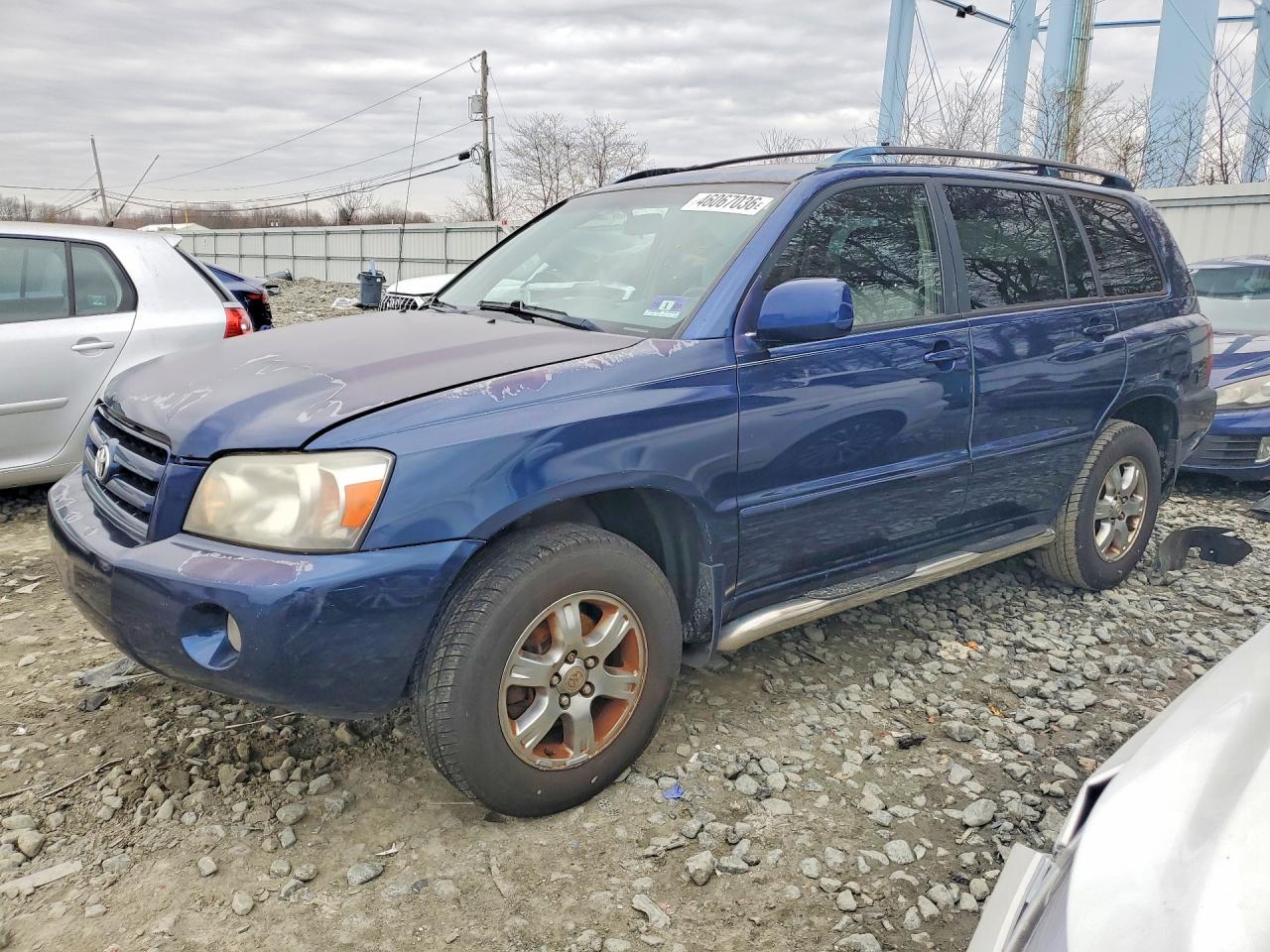 Salvage Toyota Highlander Image
