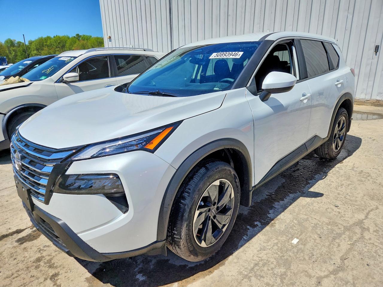 Salvage Nissan Rogue Image