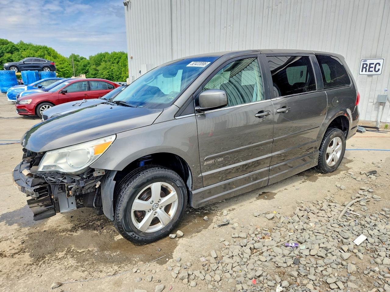 Salvage Volkswagen Routan Image