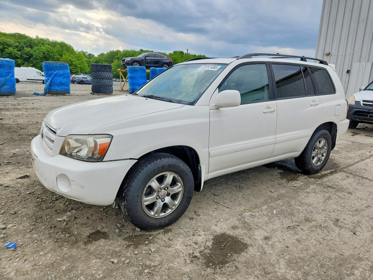 Salvage Toyota Highlander Image