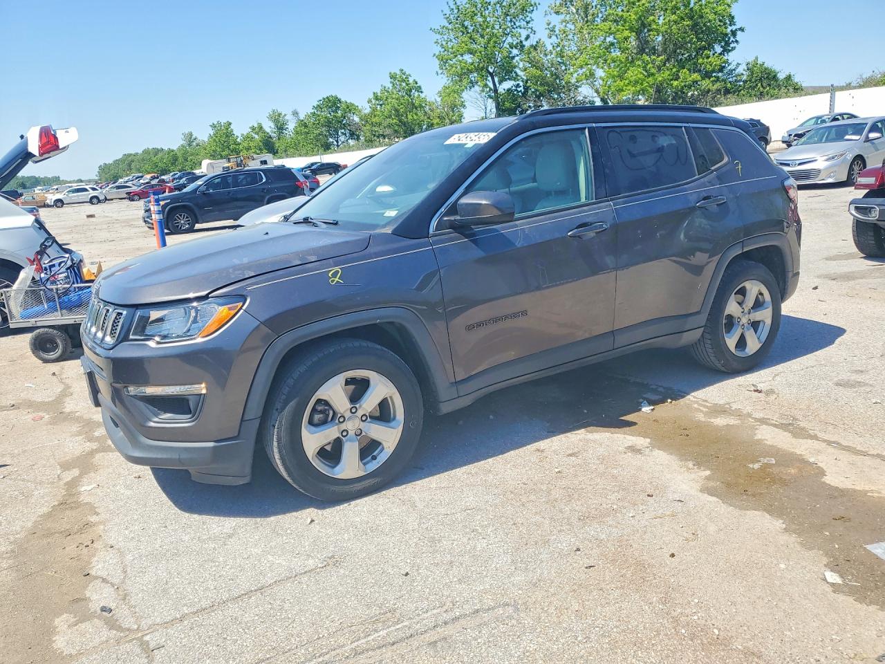 Salvage Jeep Compass Image