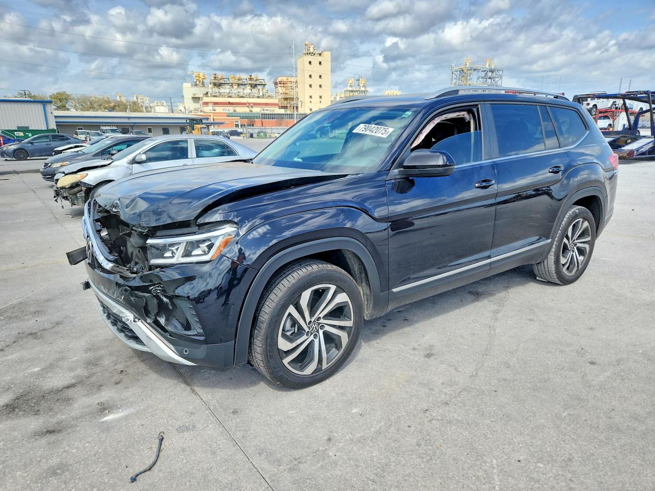 Salvage Volkswagen Atlas Image