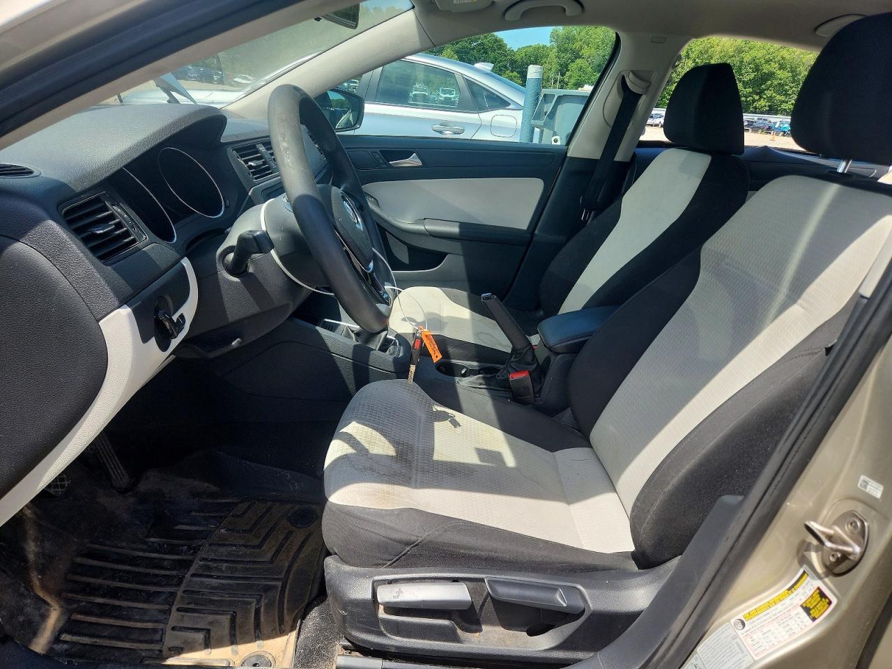 Volkswagen Jetta Base