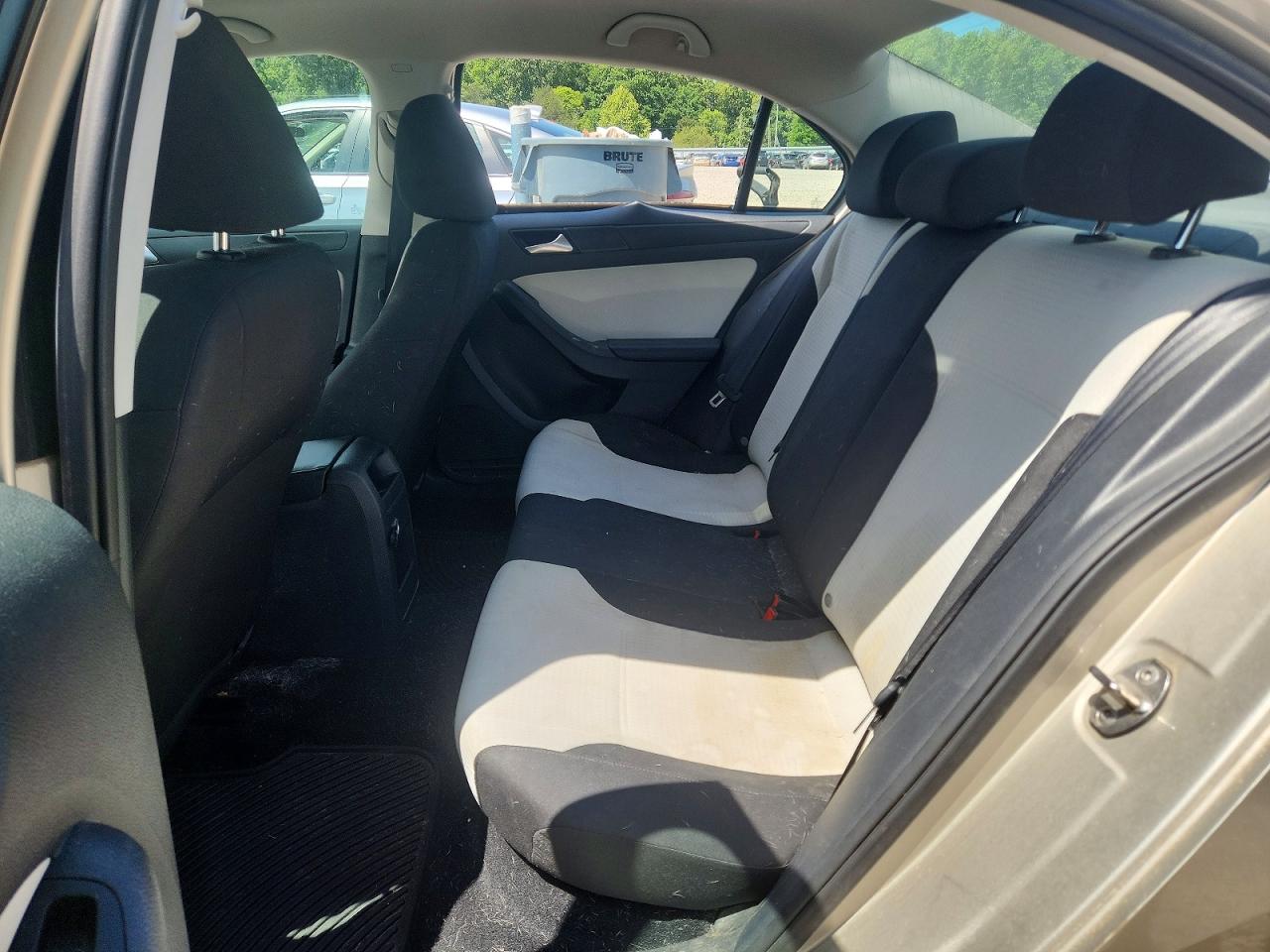 Volkswagen Jetta Base