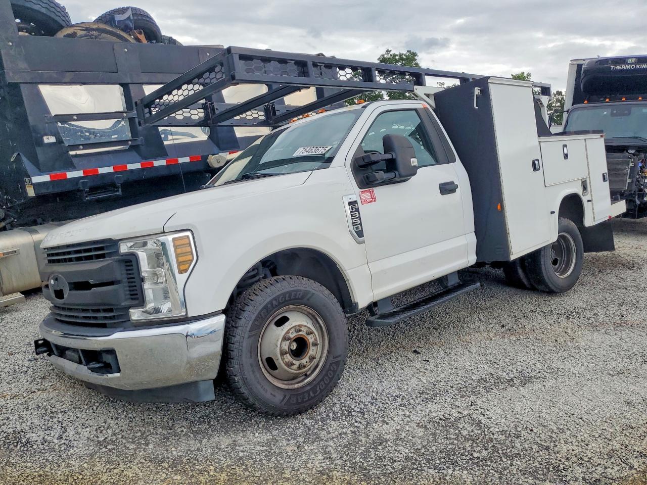 Salvage Ford F-350 Image