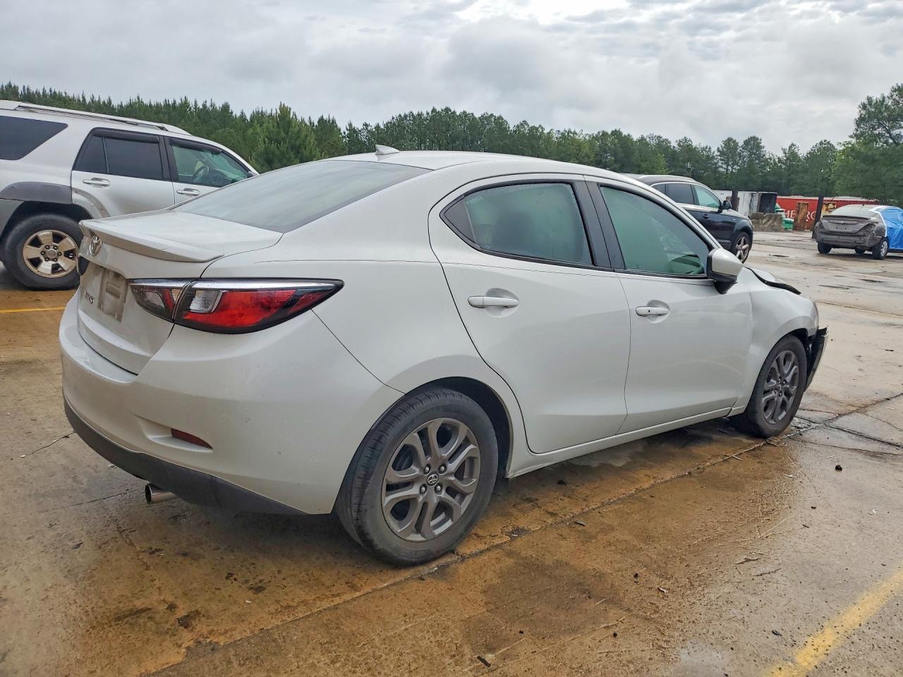 Toyota Yaris Le