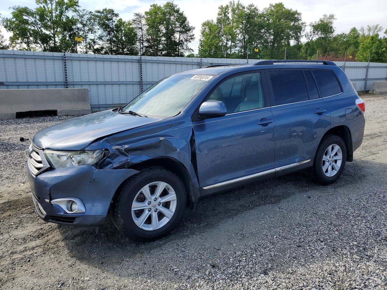 Salvage Toyota Highlander Image