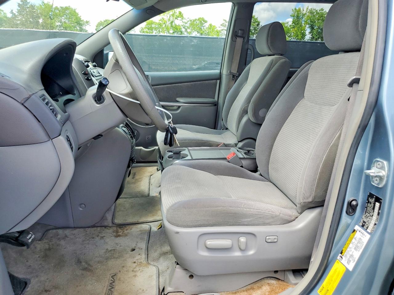 Toyota Sienna Le 7 Passenger