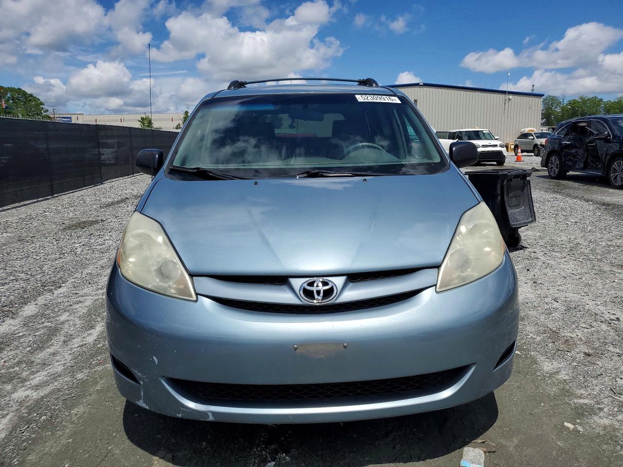 Toyota Sienna Le 7 Passenger