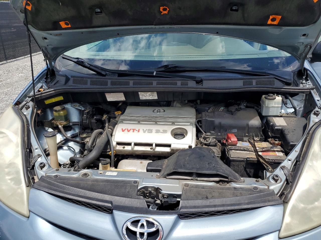 Toyota Sienna Le 7 Passenger
