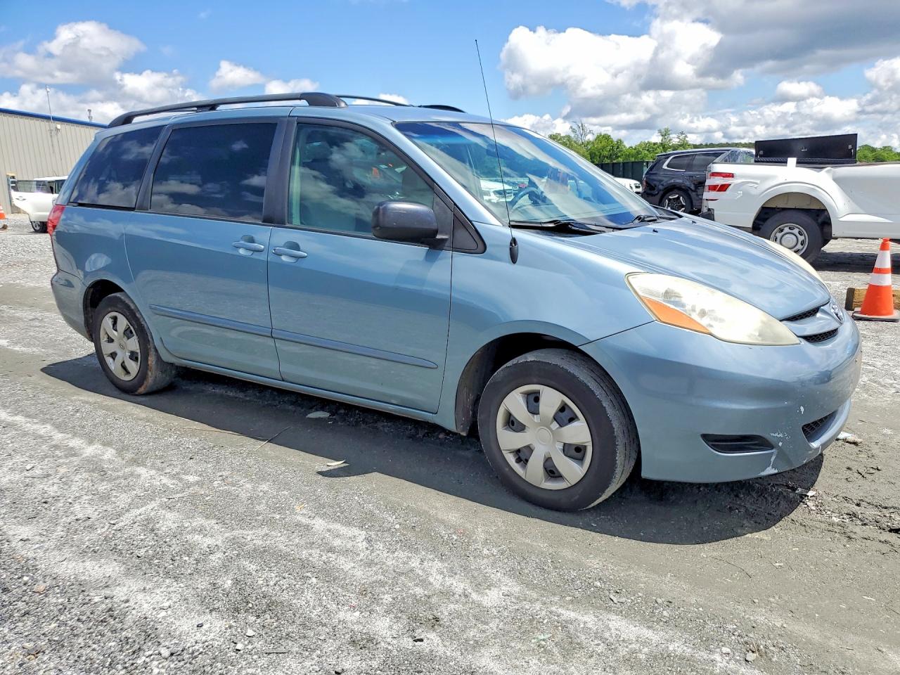 Toyota Sienna Le 7 Passenger