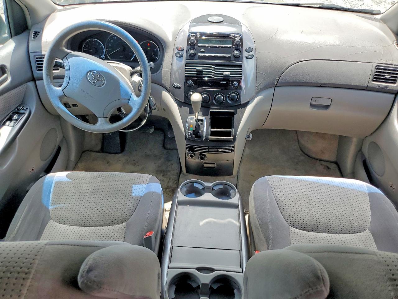 Toyota Sienna Le 7 Passenger