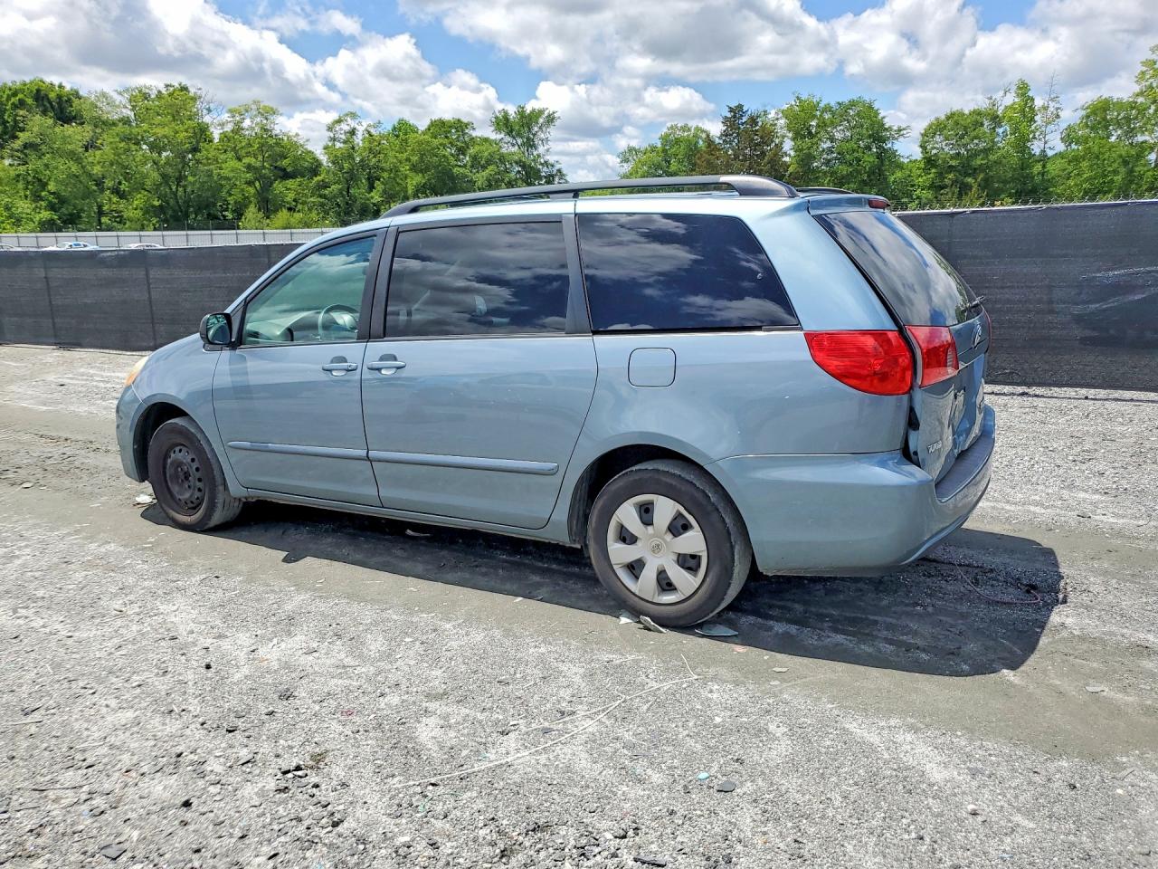 Toyota Sienna Le 7 Passenger