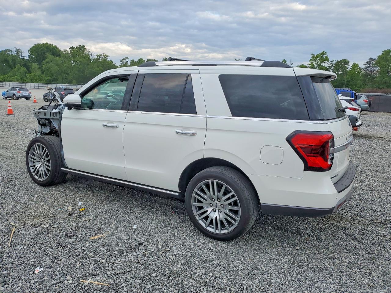 Salvage Ford Expedition Image