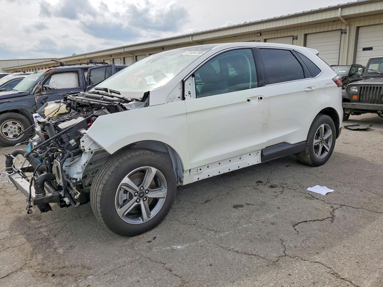 Salvage Ford Edge Image