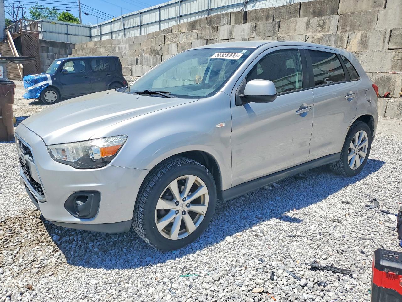Salvage Mitsubishi Outlander Image