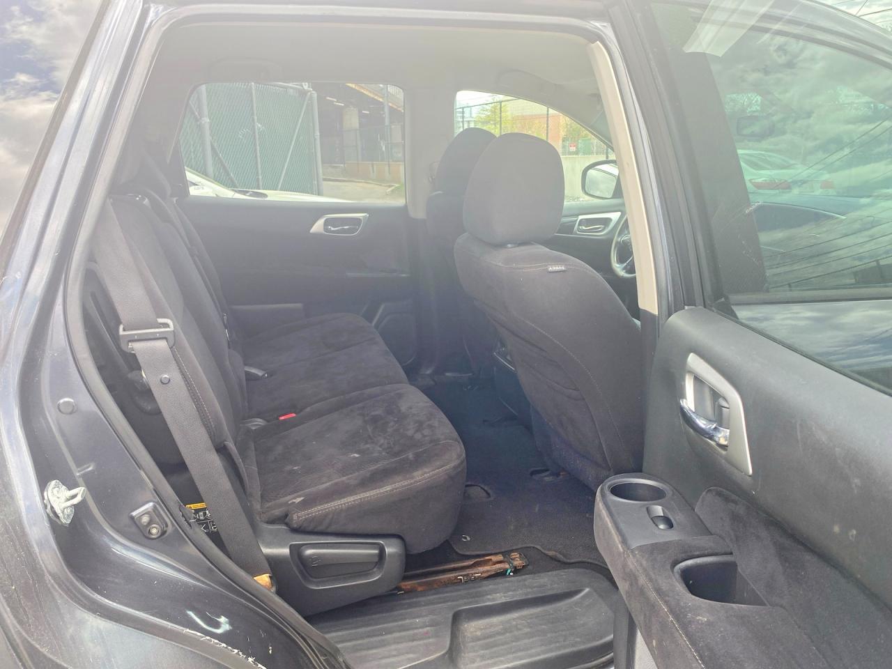 Nissan Pathfinder S