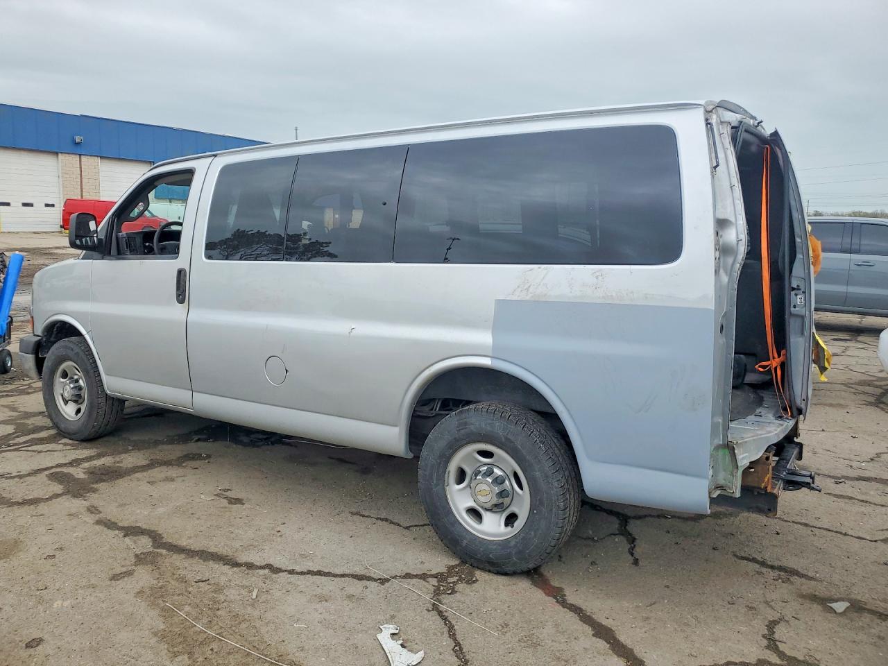 Chevrolet Express Lt
