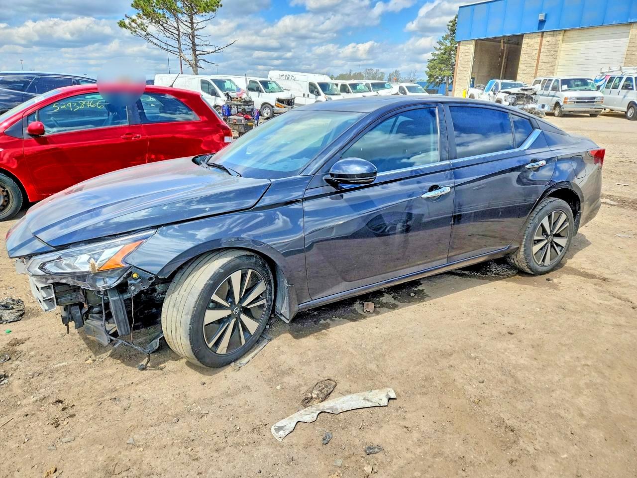 Salvage Nissan Altima Image