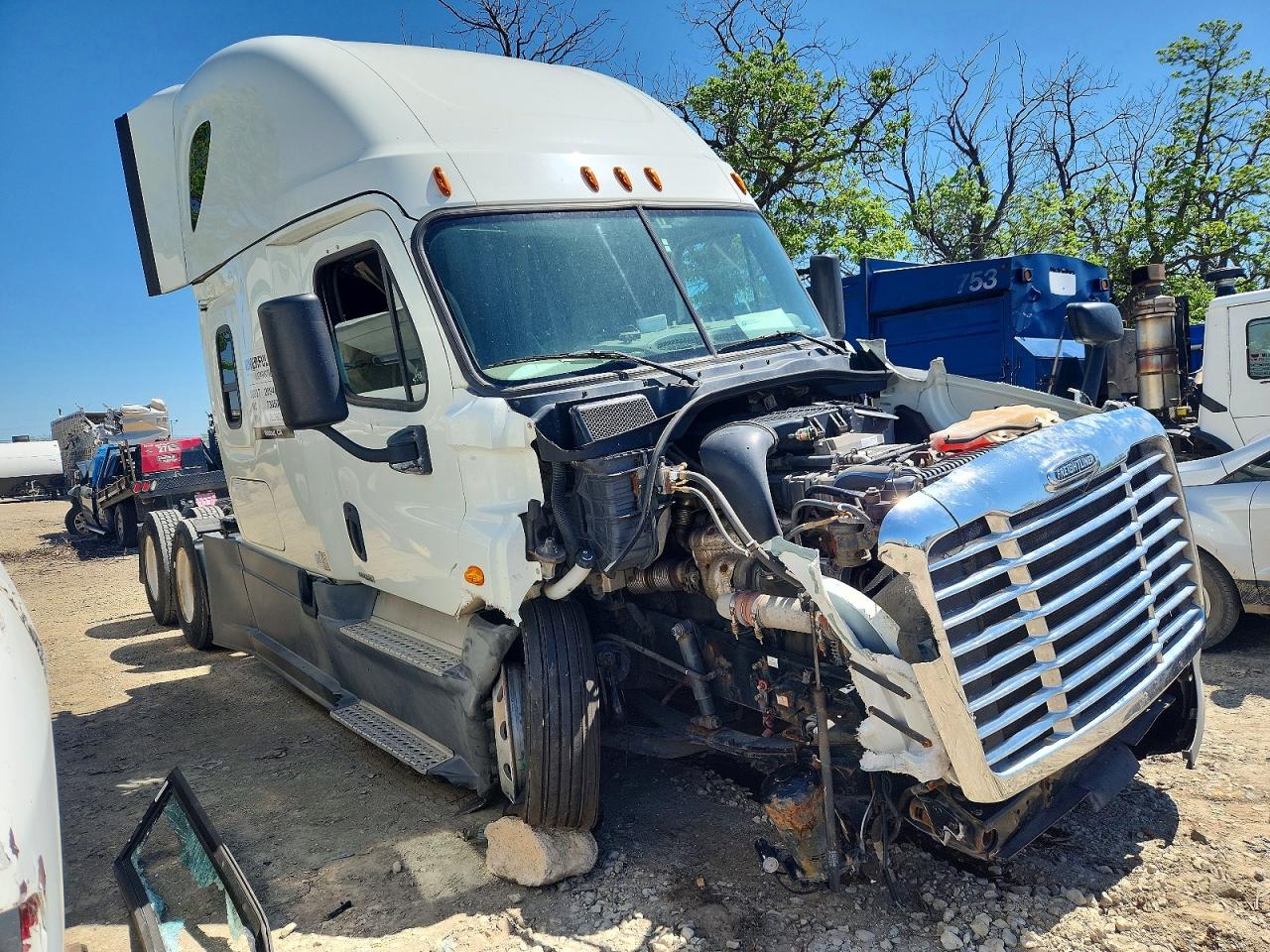Salvage Freigliner Cascadia 125 Image