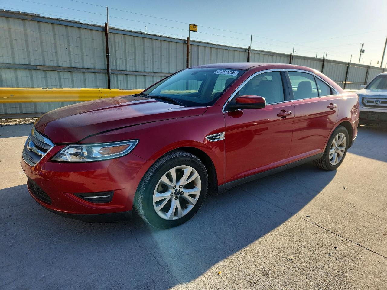 Salvage Ford Taurus Image