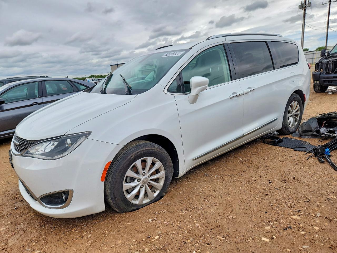 Salvage Chrysler Pacifica Image