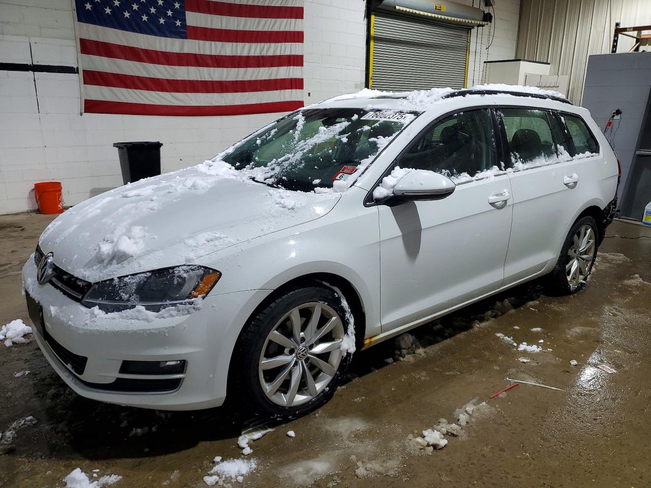 Salvage Volkswagen Golf Image