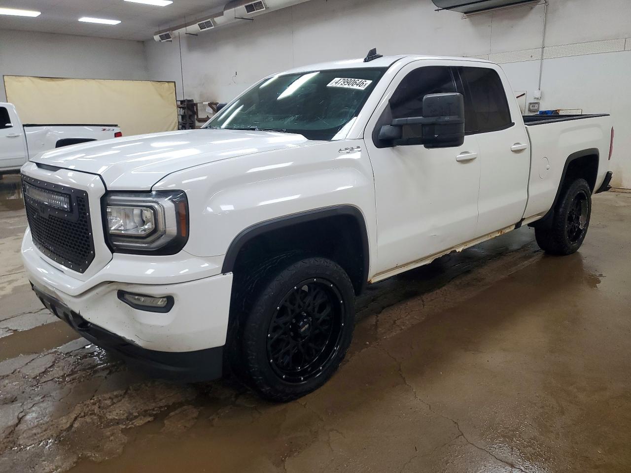 Salvage GMC Sierra Image