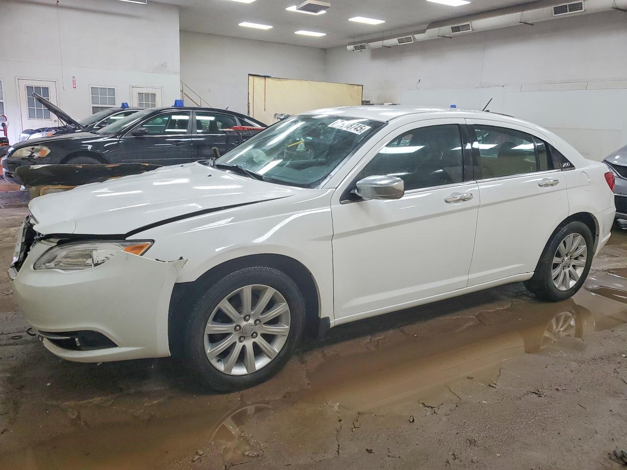 Salvage Chrysler 200 Image