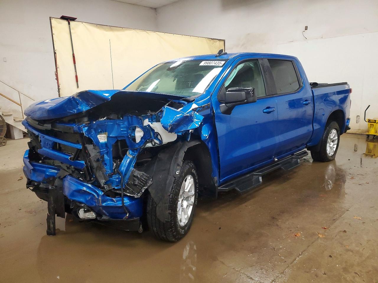 Salvage Chevrolet Silverado Image