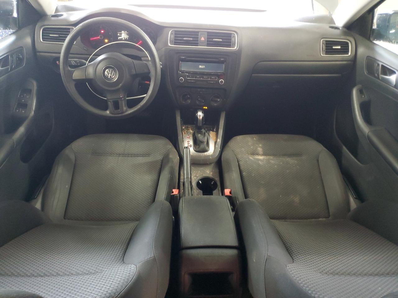 Volkswagen Jetta Base