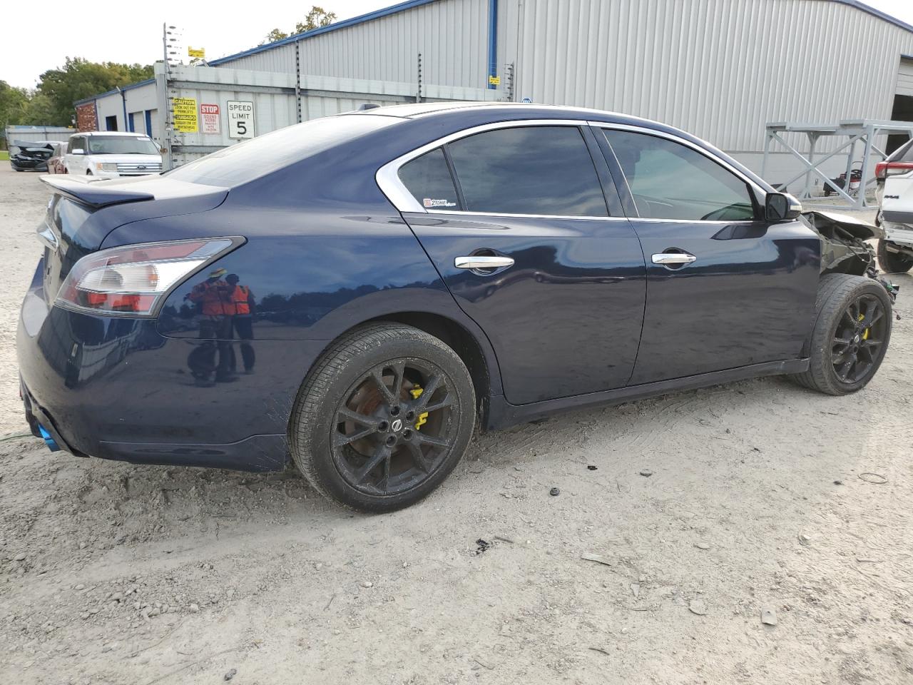 Nissan Maxima S