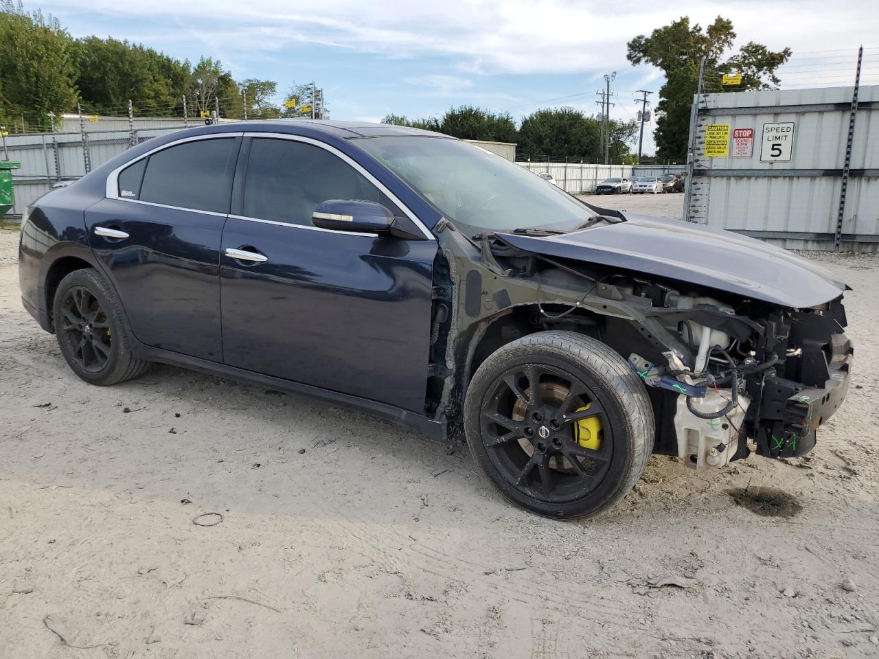 Nissan Maxima S
