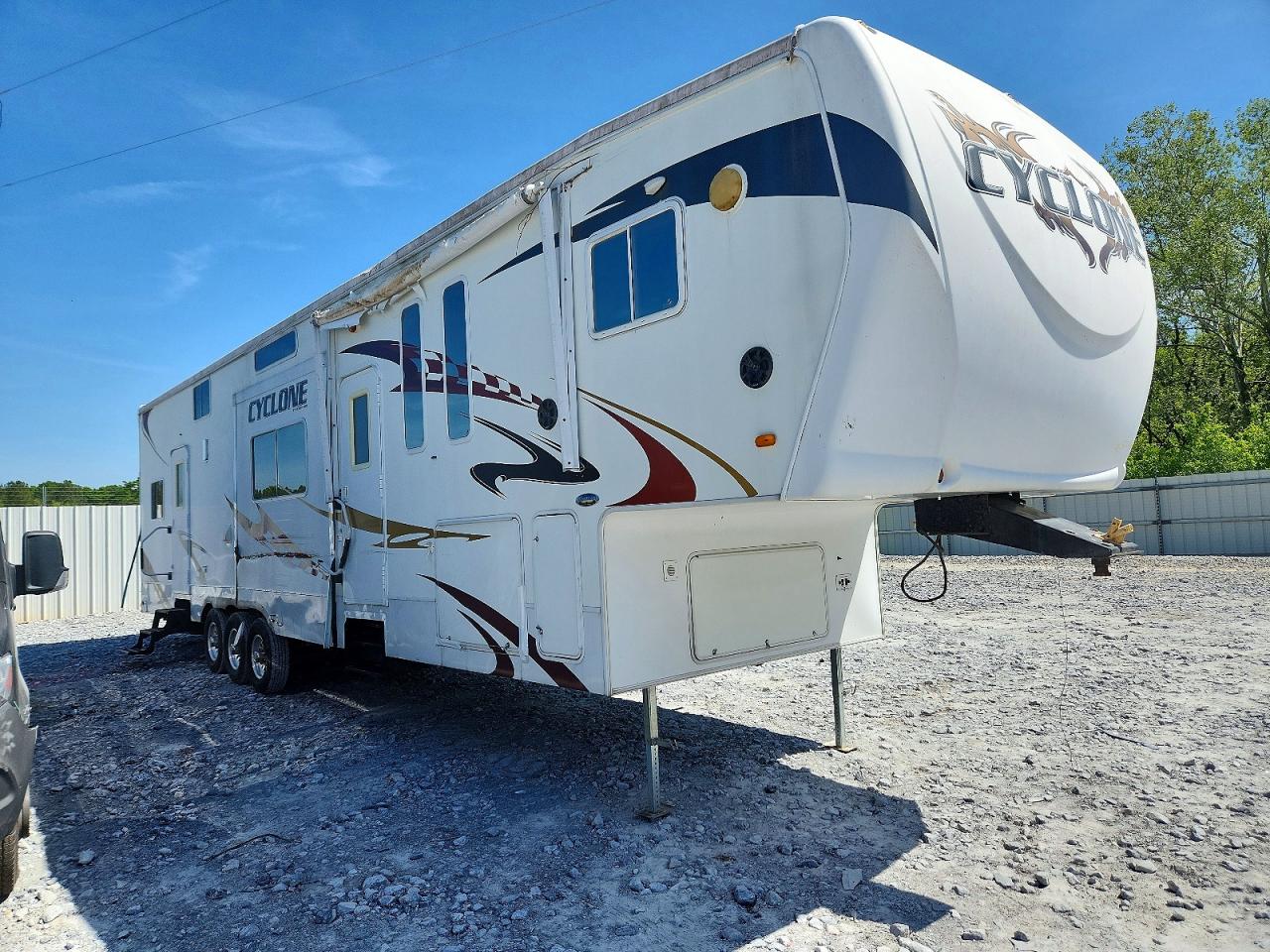 Salvage Heartland Rv Cyclone Image