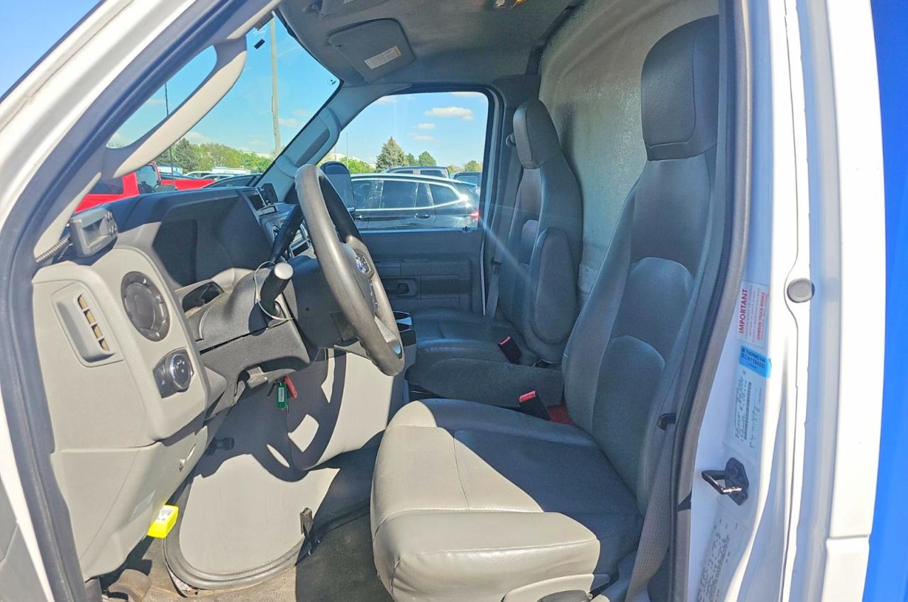 Ford Econoline E350 Super Duty Cutaway Van
