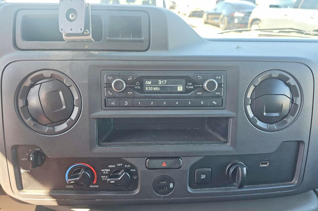 Ford Econoline E350 Super Duty Cutaway Van