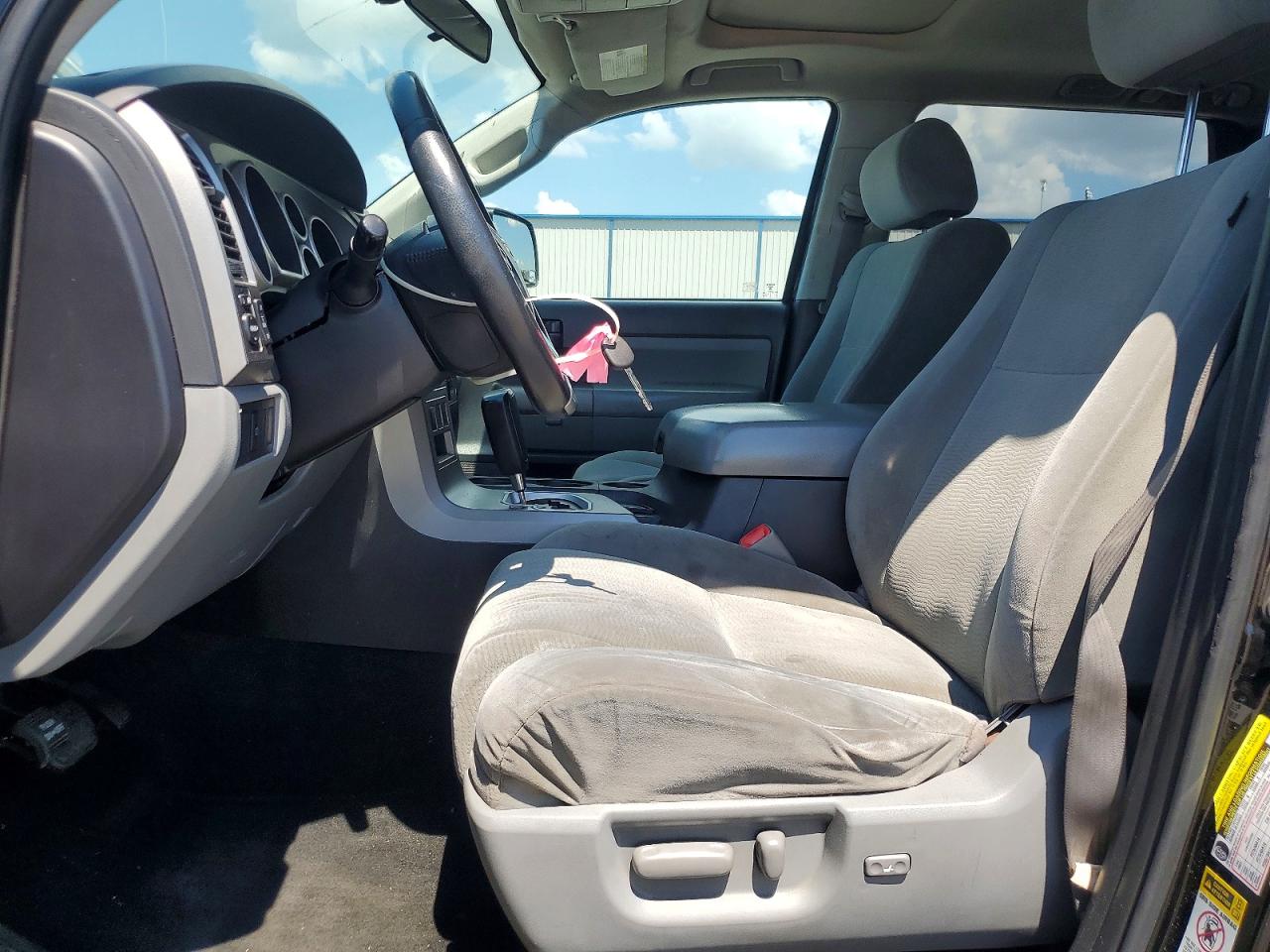 Toyota Sequoia Sr5