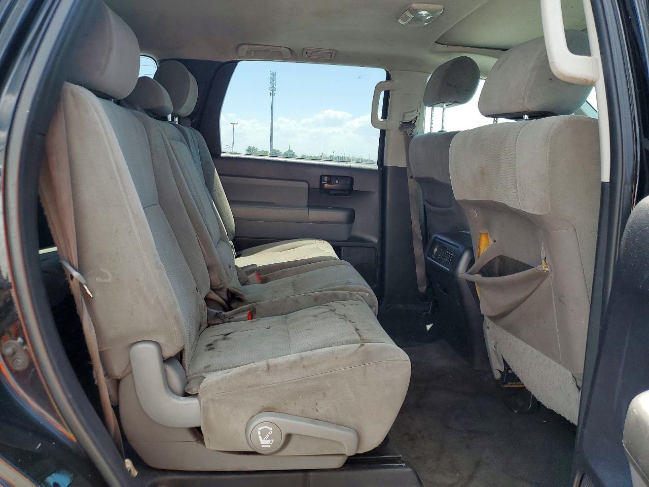 Toyota Sequoia Sr5