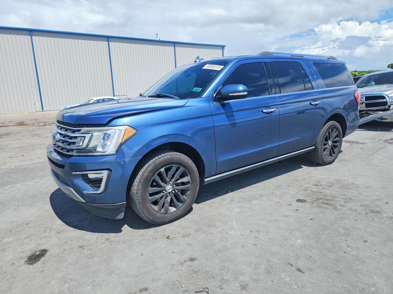 Salvage Ford Expedition Image