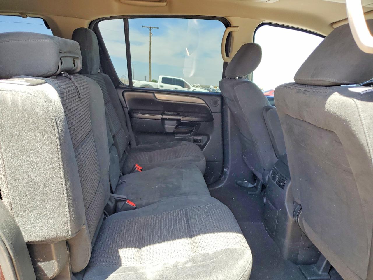 Nissan Armada Sv