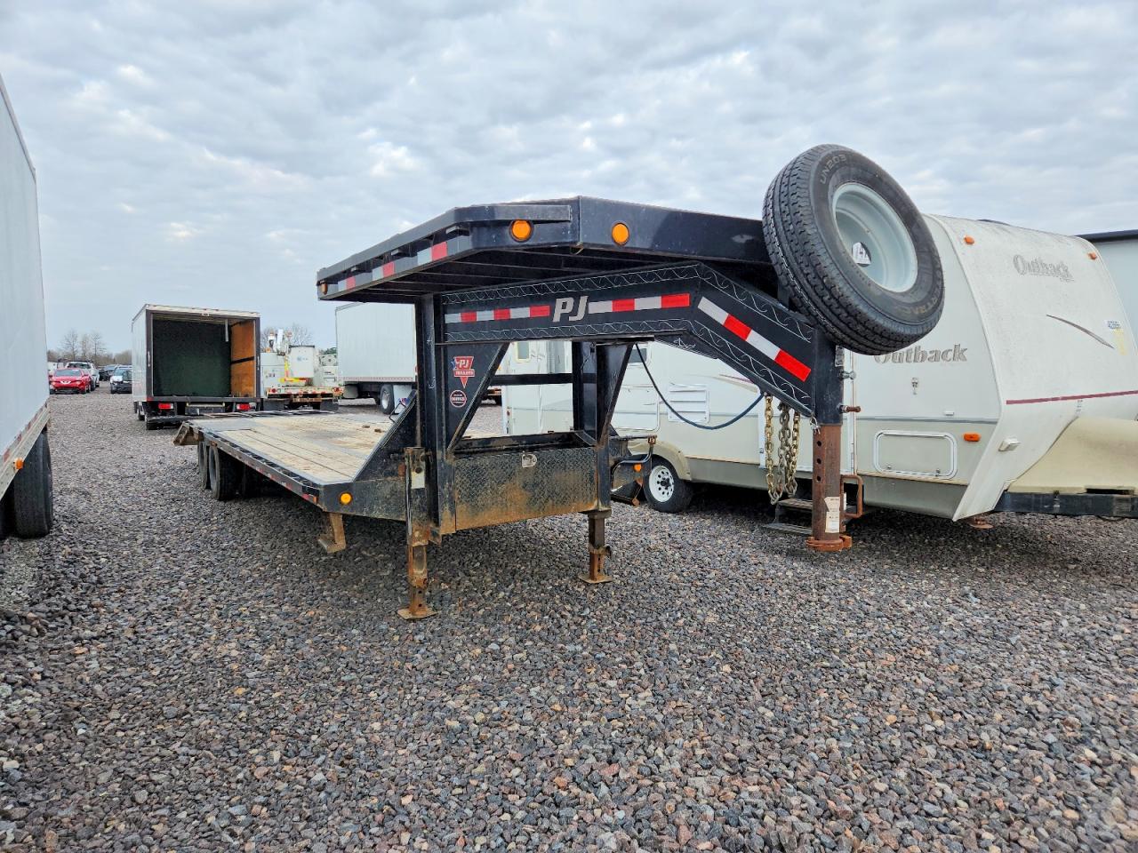 Salvage Pj Gooseneck Flatbed Image
